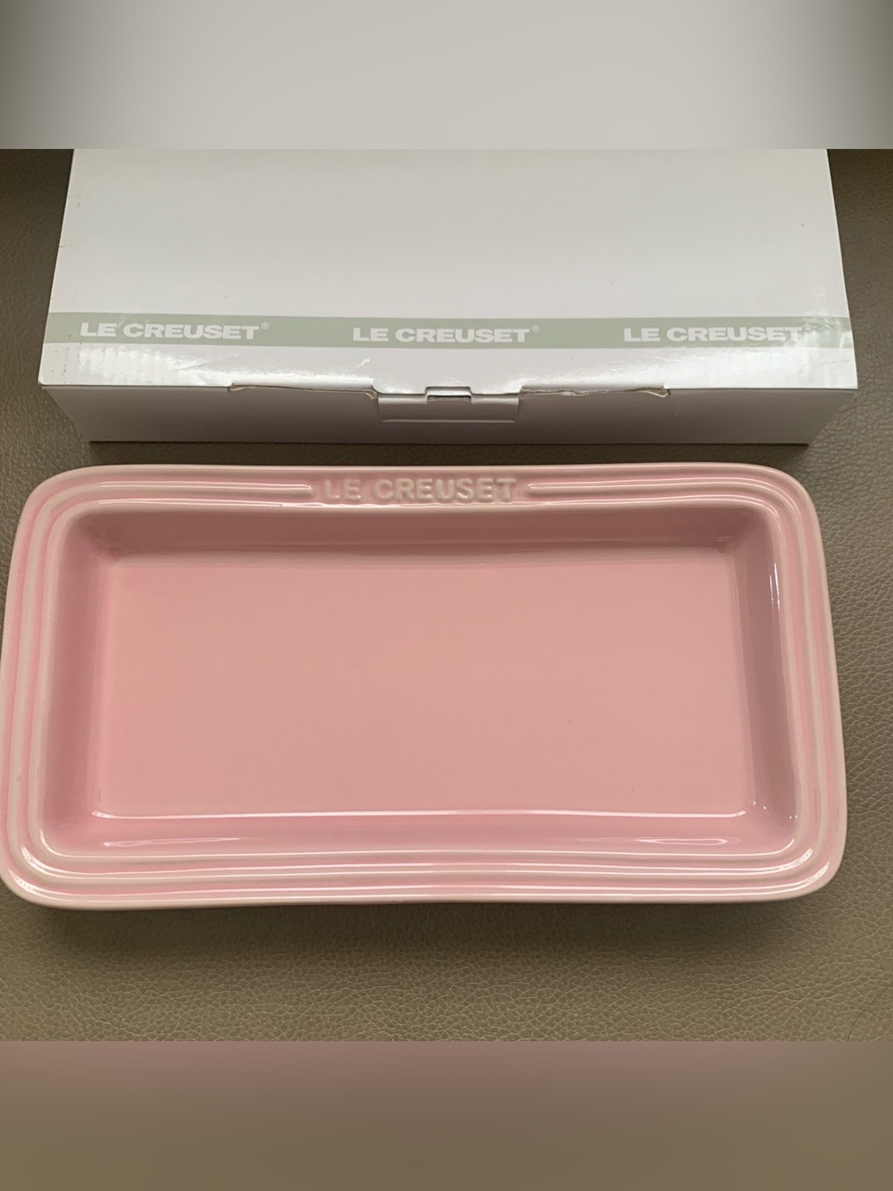 BNIB Le Creuset Rectangular Plate 25cm Satin Pink